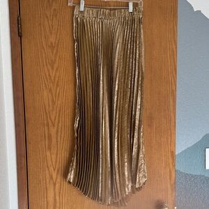 Elegant Gold Pleated Skirt